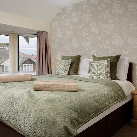 Arnside - Spacious 10-Bedroom Seaside Cottage Blackpool Bagian luar foto
