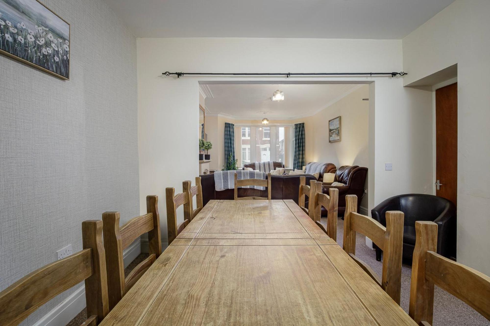Arnside - Spacious 10-Bedroom Seaside Cottage Blackpool Bagian luar foto