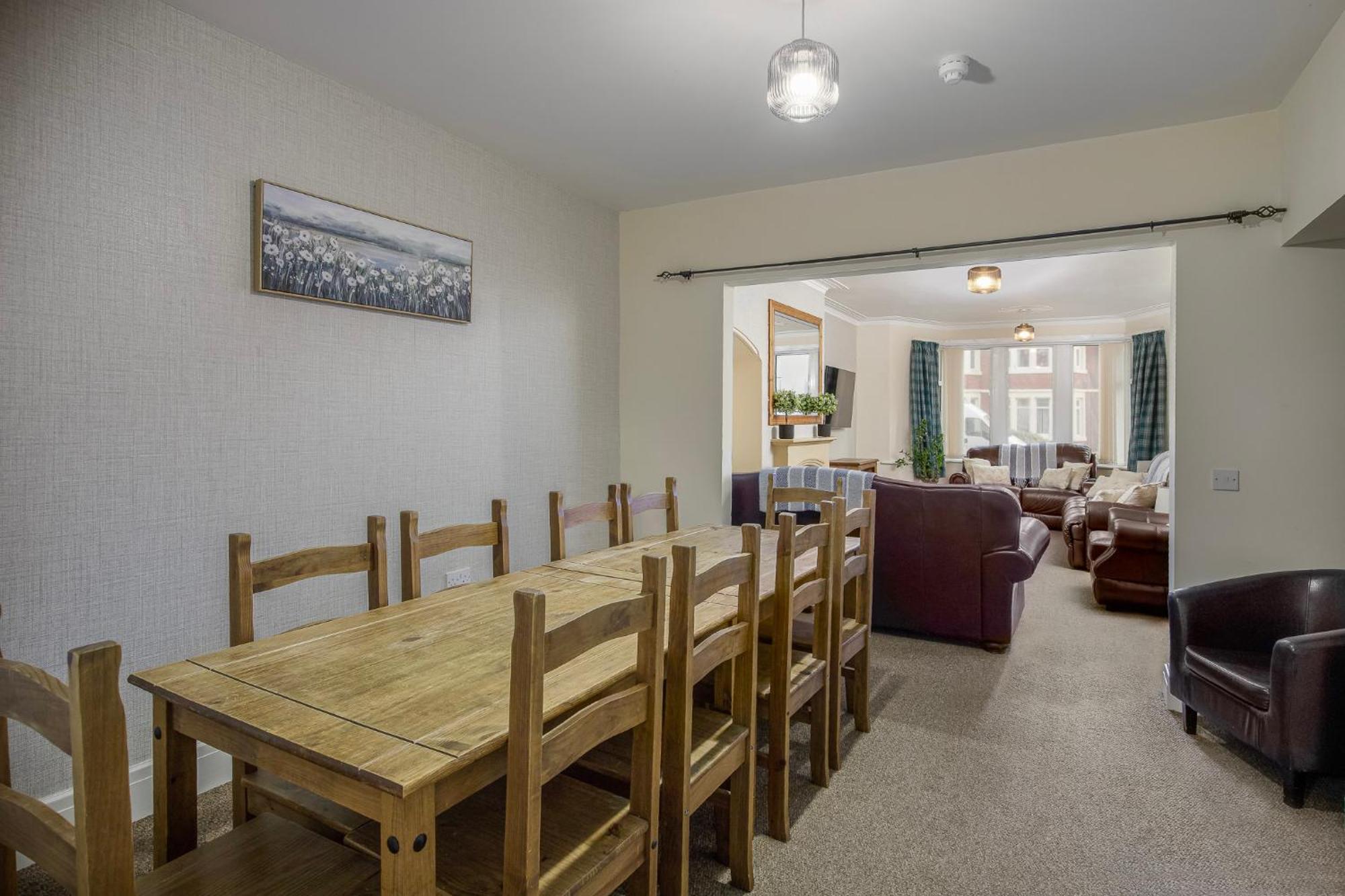 Arnside - Spacious 10-Bedroom Seaside Cottage Blackpool Bagian luar foto
