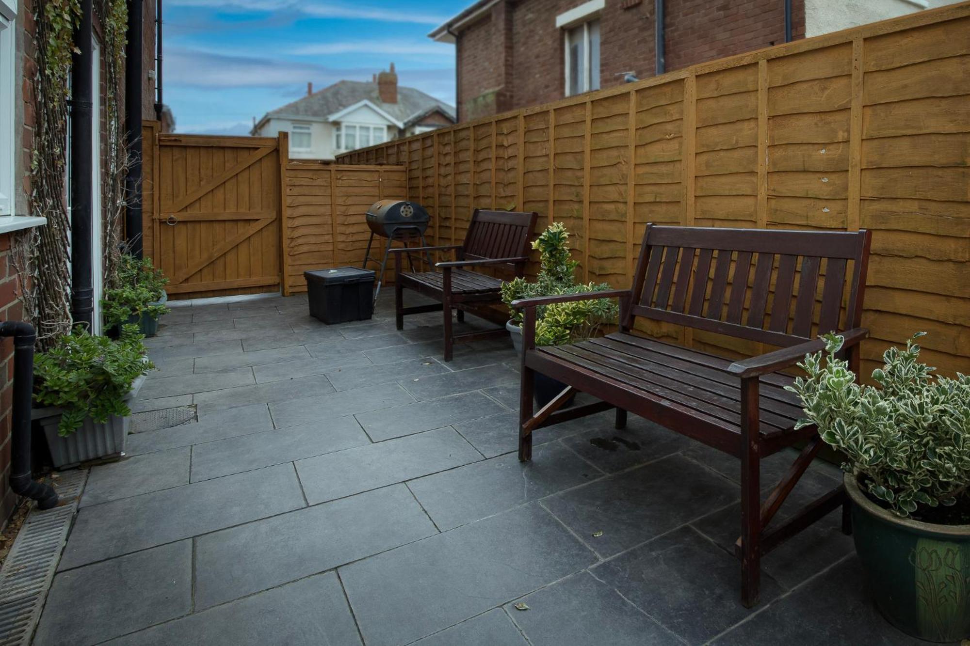 Arnside - Spacious 10-Bedroom Seaside Cottage Blackpool Bagian luar foto