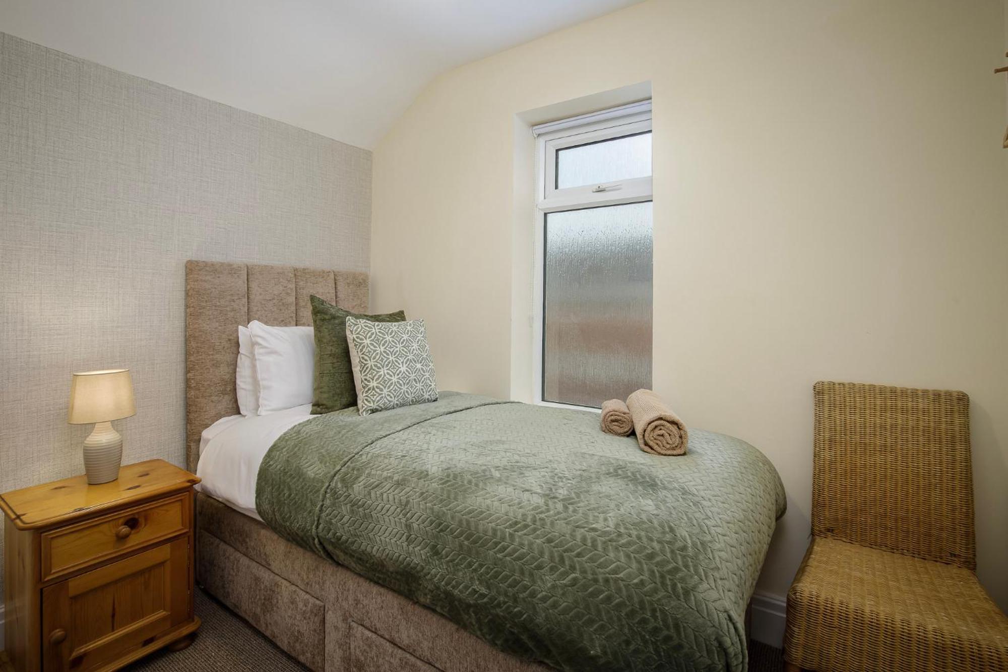 Arnside - Spacious 10-Bedroom Seaside Cottage Blackpool Bagian luar foto