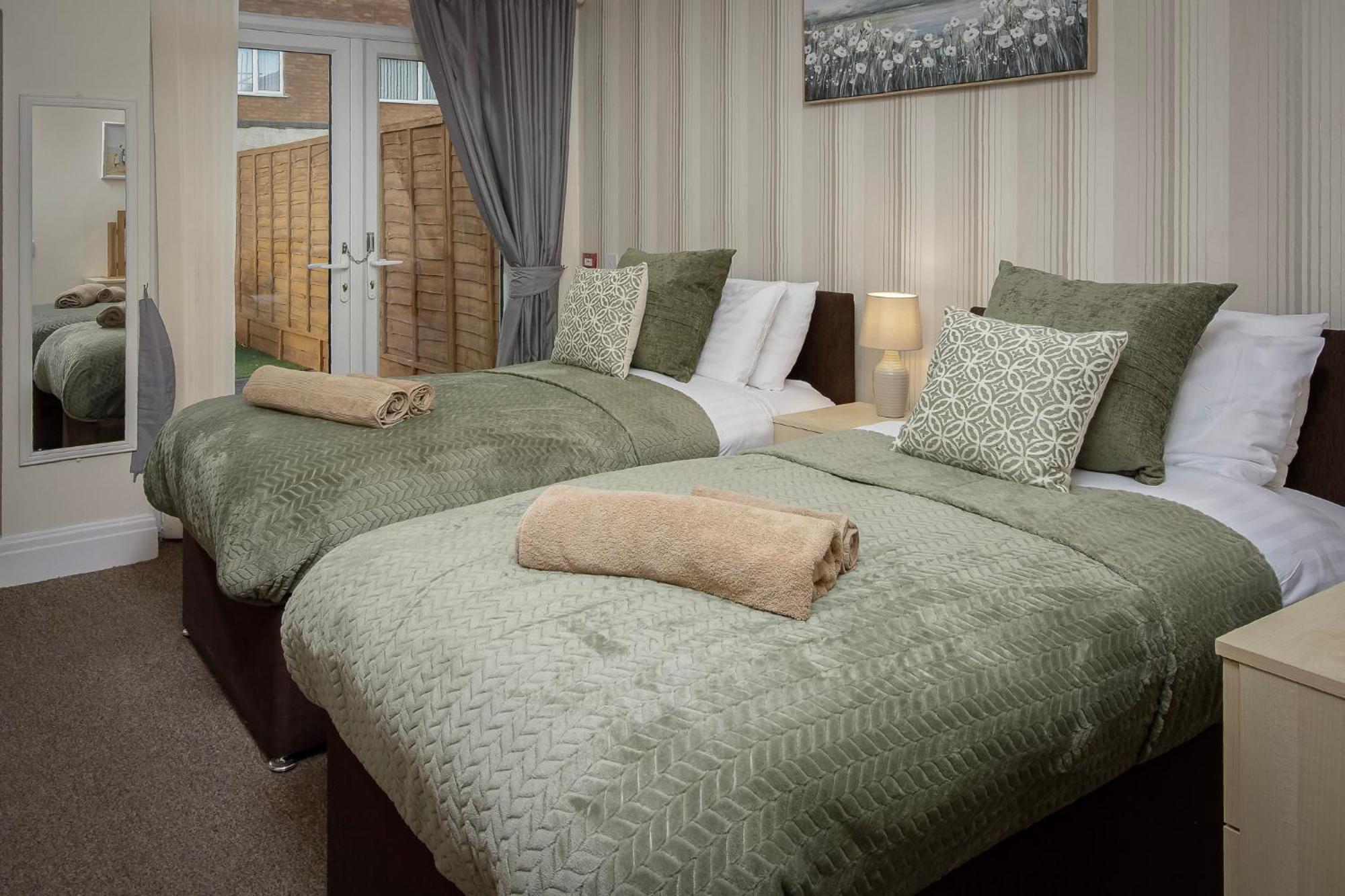 Arnside - Spacious 10-Bedroom Seaside Cottage Blackpool Bagian luar foto