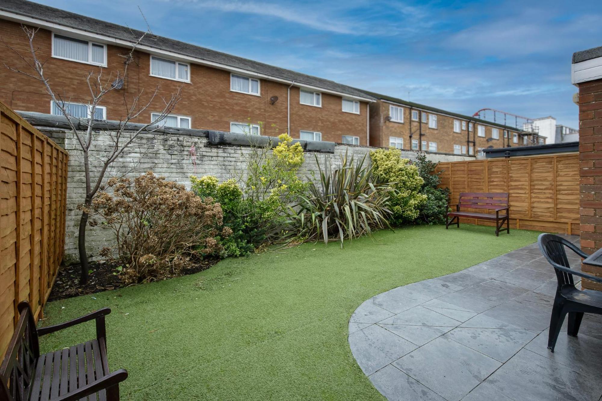 Arnside - Spacious 10-Bedroom Seaside Cottage Blackpool Bagian luar foto