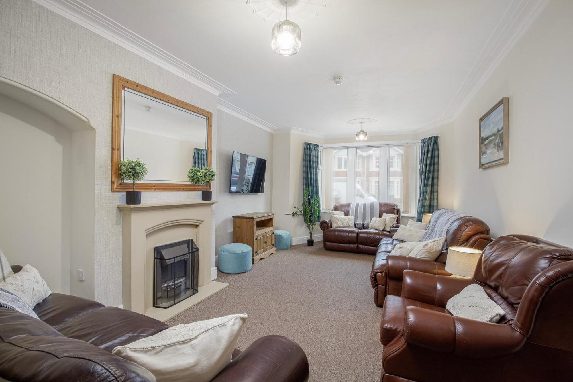 Arnside - Spacious 10-Bedroom Seaside Cottage Blackpool Bagian luar foto