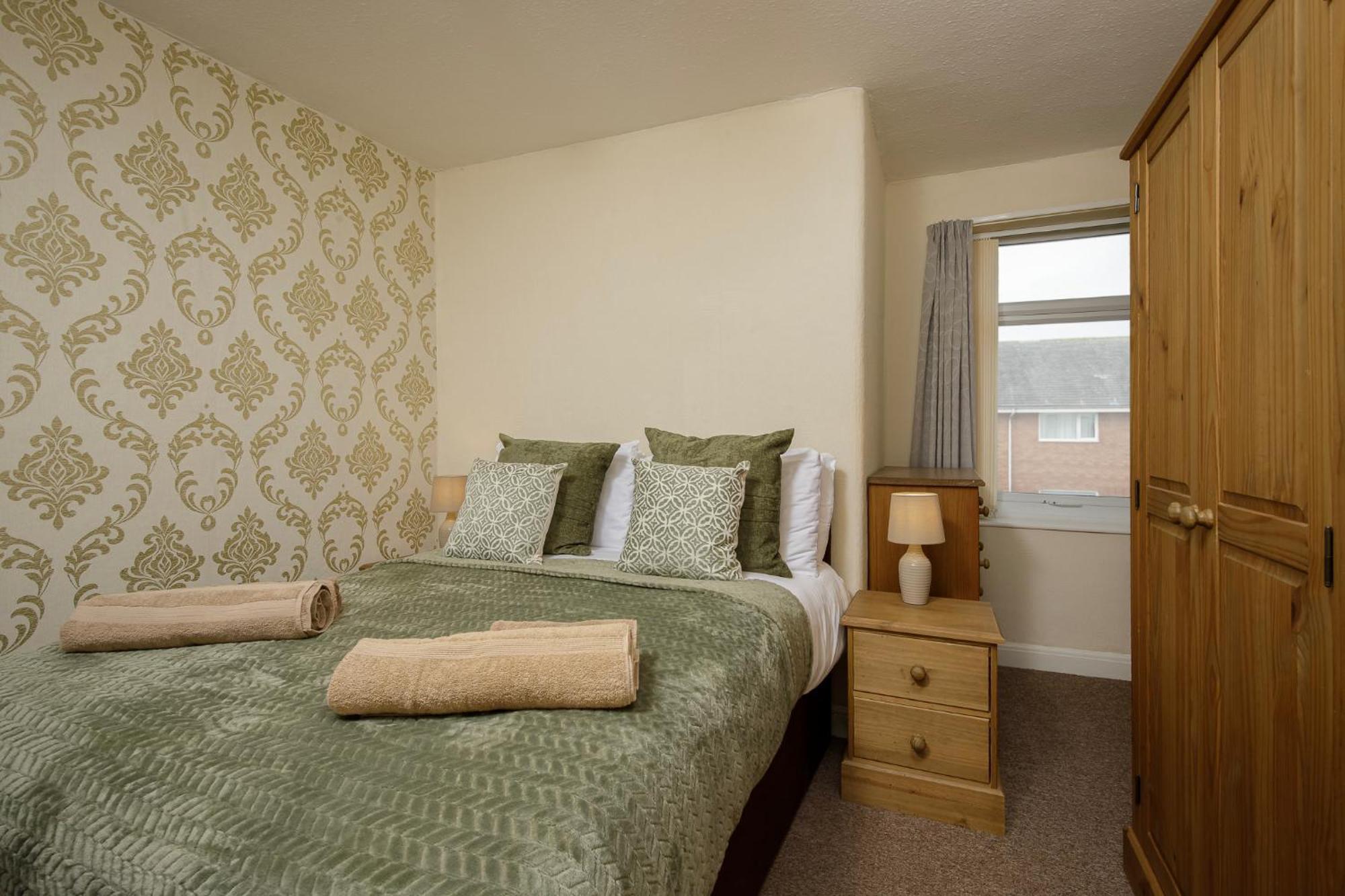 Arnside - Spacious 10-Bedroom Seaside Cottage Blackpool Bagian luar foto